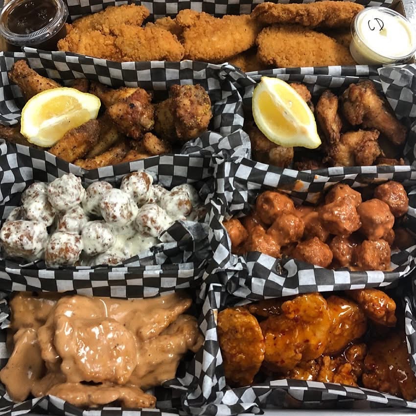 Mixed wings and fingers basket